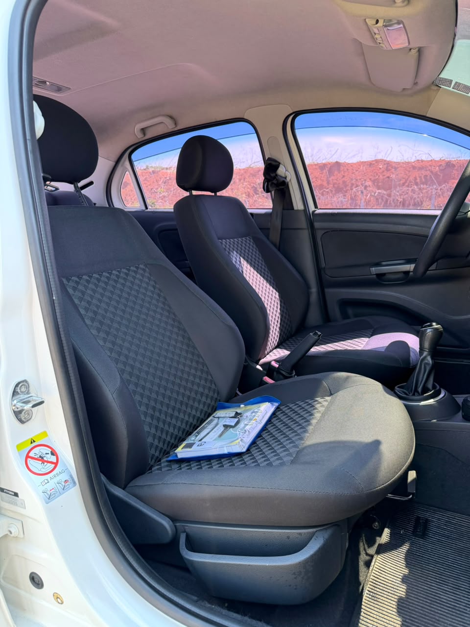 Volkswagen VOYAGE 1.6 2015 - foto 6