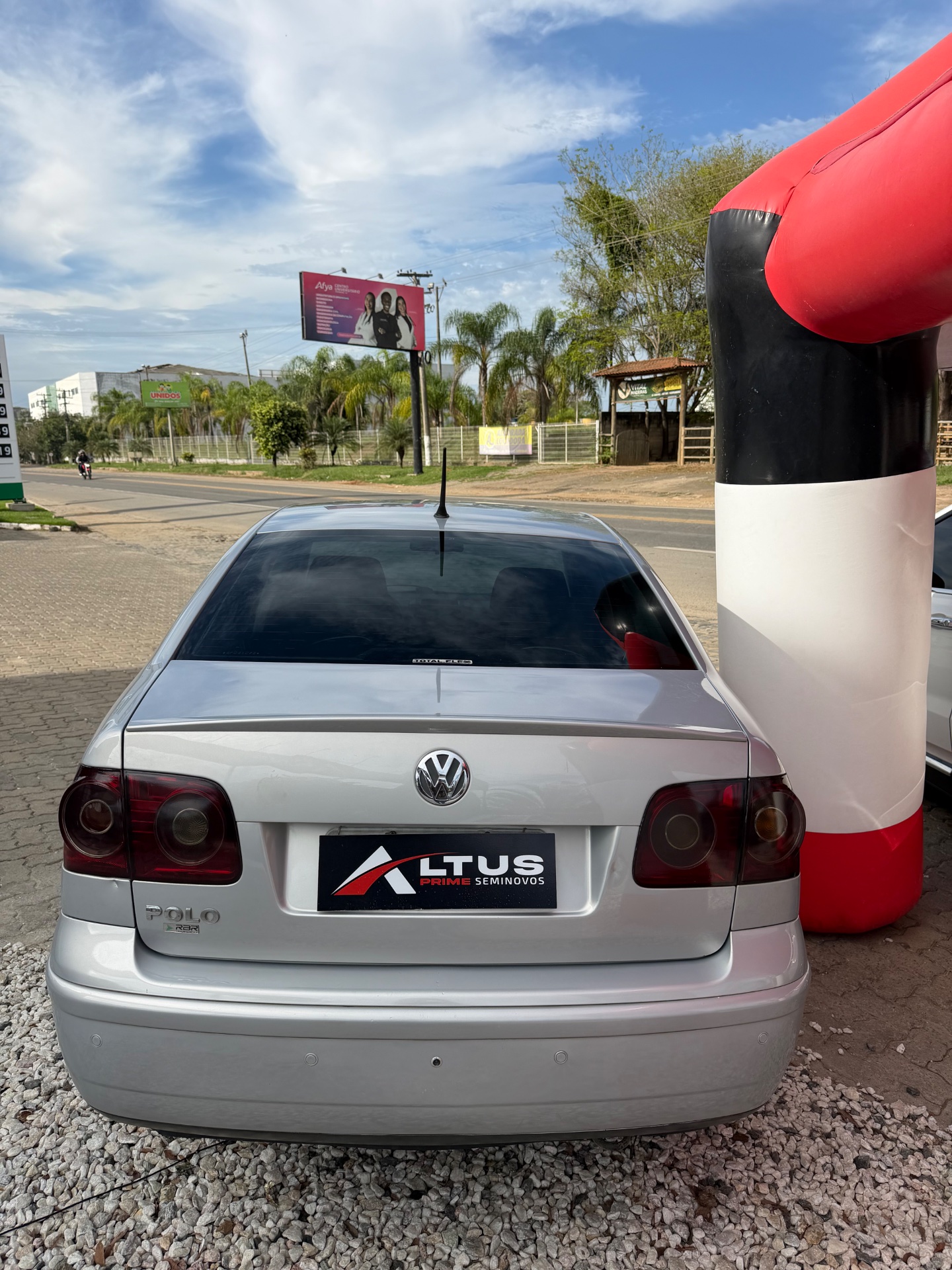 Volkswagen Polo Sedan 2009 - foto 2